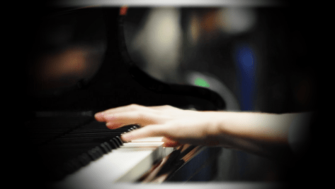 pianohands.png