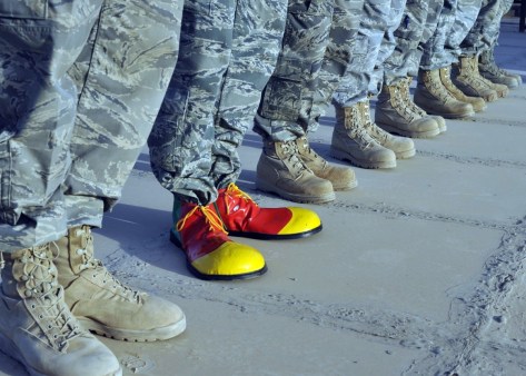 feet_clownshoes_reflectyourworld-396788.jpg!d